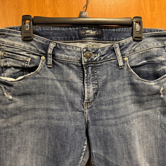 Silver Jeans Sam Distressed Boyfriend Cropped Jeans - Picture 2 of 9